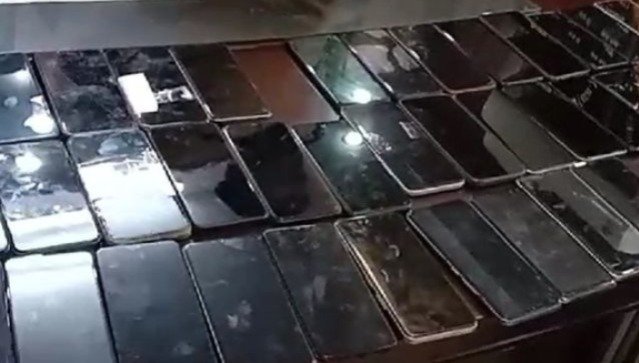 जिला पुलिस ने चोरी के 55 मोबाइल पकड़े, मालिकों को सौंपे