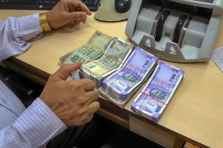 Bank में पैसे जमा करने से पहले जानें नियम, RBI ने किया बदलाव, October माह से होंगे लागू
