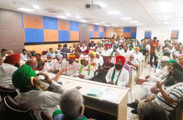 केंद्र के खिलाफ फिर सड़कों पर उतरेंगे किसान, SKM ने किया ऐलान