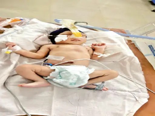 जिंदा नवजात बच्चे को नाले में फेंक अज्ञात महिला फरार