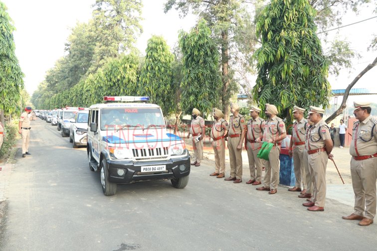 Jalandhar News: क्राइम पर नकेल कसने के लिए SSP Khakh ने 20 नए RRRVS वाहनों को दी हरी झंडी, देखें वीडियो