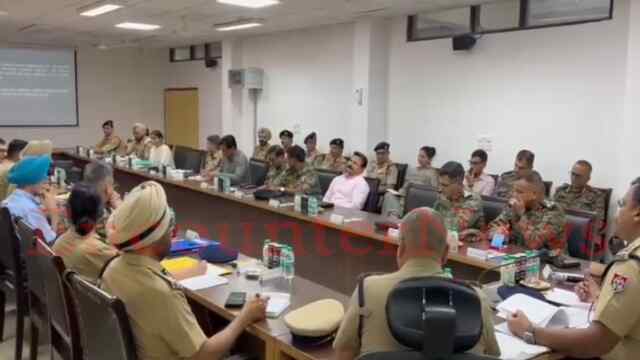 Punjab News: अमरनाथ यात्रा को लेकर अलर्ट मोड पर आई आर्मी और पुलिस, डीजीपी ने दिए सख्त निर्देश, देखें वीडियो