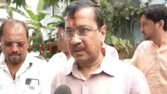 NEET परीक्षा रद्द होने पर आत्महत्या करने वाले छात्र के घर पहुंचे केजरीवाल, देखें वीडियो