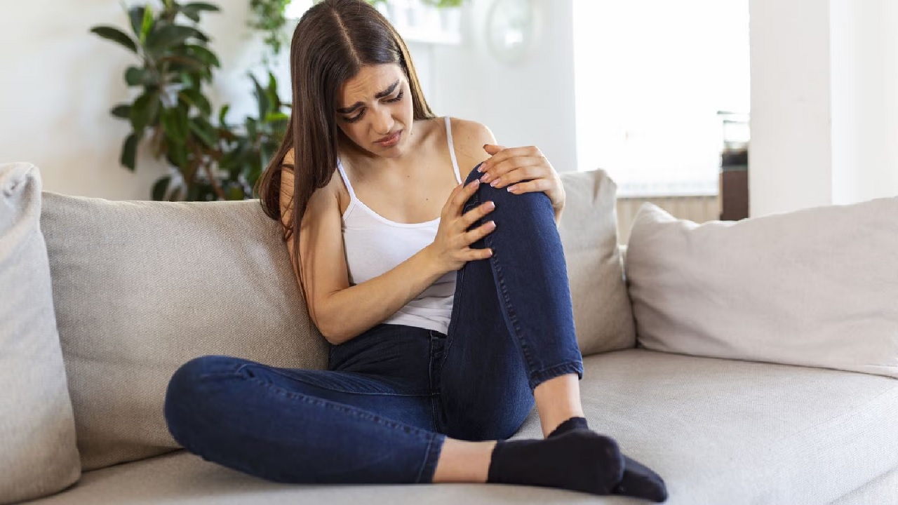 गर्दन, मांसपेशियों और जोड़ों में दर्द हो सकते है Thyroid के लक्षण, जान लें इसकी वजह