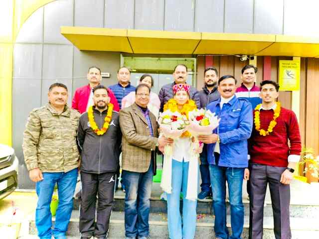 राष्ट्रीय कांस्य पदक विजेता आकांक्षा का आई एम हेल्थकेयर बद्दी ने किया सम्मानित