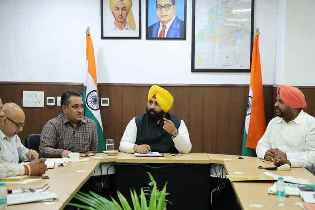 स्थानीय निकाय मंत्री हरजोत सिंह बैंस द्वारा ट्राइसिटी से सटे कस्बों में शहरी बुनियादी ढांचे संबंधी विभिन्न परियोजनाओं की घोषणा