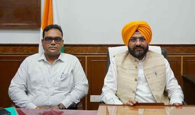 कैबिनेट मंत्री तरुनप्रीत सिंह सौंद ने पीएसपीसीएल मुख्यालय पटियाला में बिजली मंत्री के रूप में संभाला कार्यभार