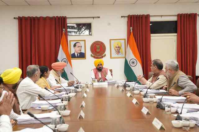 Punjab News: पंजाब कैबिनेट ने ‘मांवां-धियां सत्कार योजना’ को मंजूरी दी, महिलाओं को ₹1000–₹1500 मासिक सहायता