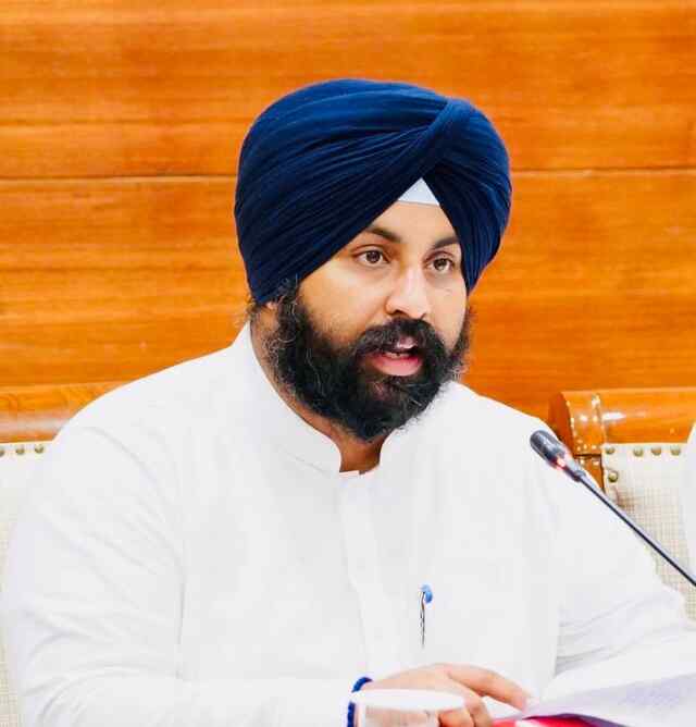 Punjab News: अब PSEB सीधे पहुंचाएगा किताबें, निजी स्कूलों में खत्म होगा बुकशॉप का दबदबा