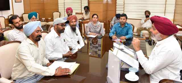 Punjab News: वित्त मंत्री हरपाल चीमा ने कर्मचारी और मजदूर संगठनों से की बैठक, मांगों के समाधान का दिया भरोसा