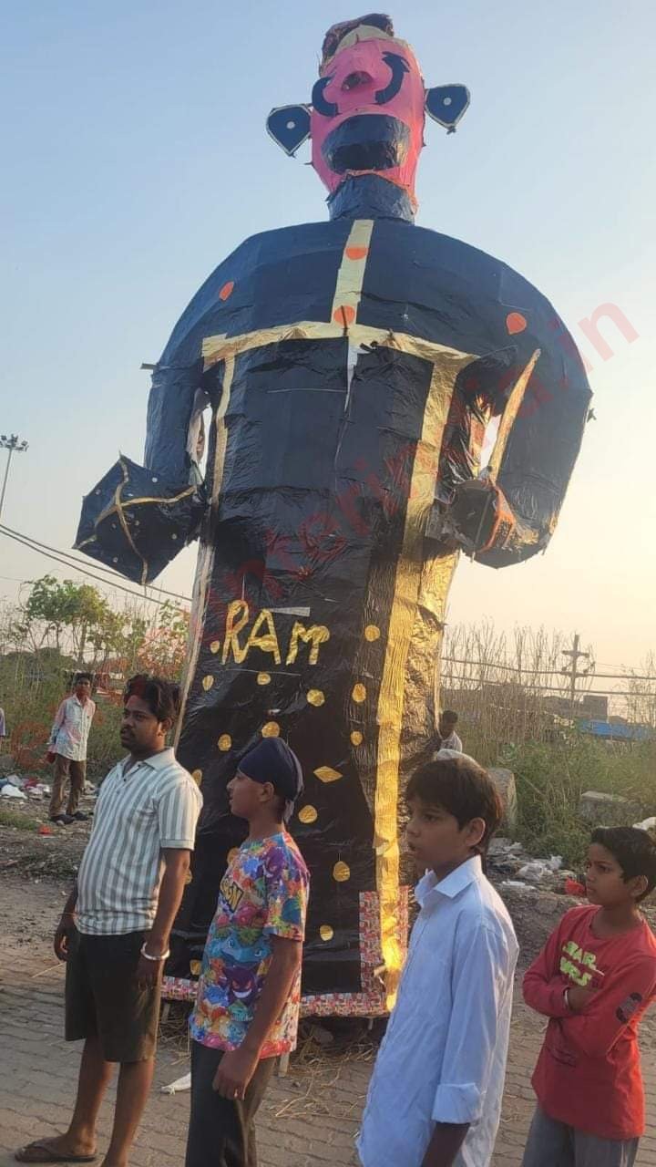 Jalandhar News: शरारती अनसरों ने रावण के पुतले पर लिखा श्री राम, गरमाया मामला