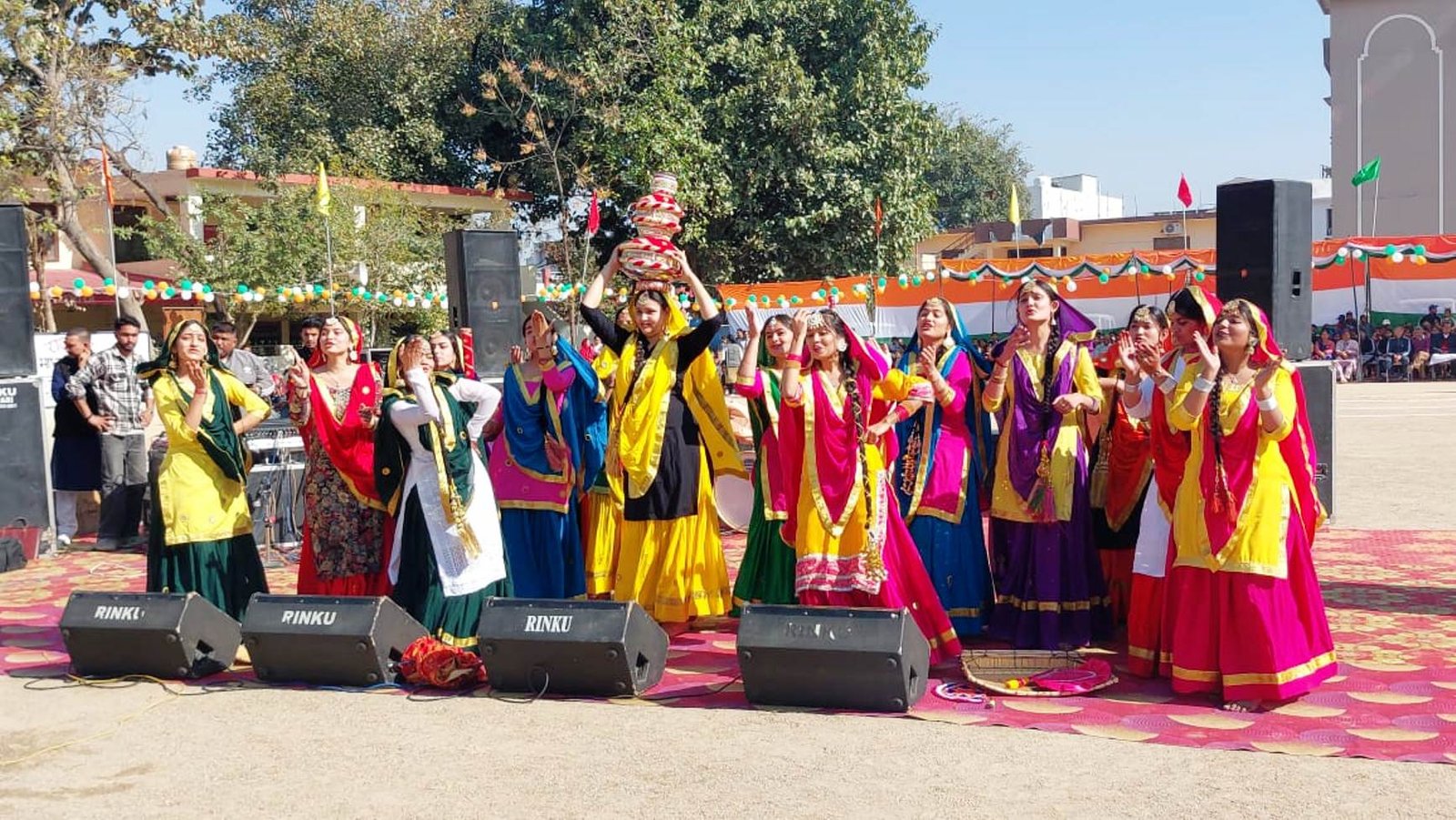 गणतंत्र दिवस पर बसंती रंगों में खिला ऊना