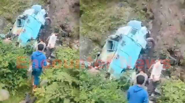 CRPF जवानों की बंकर गाड़ी 200 Feet गहरी खाई में गिरी, 3 की मौत, 15 घायल, देखें वीडियो