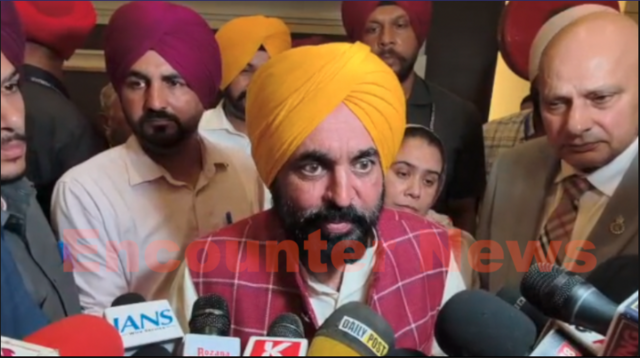 Punjab News: CM Mann ने 12 कैंसर बसों का किया उद्घाटन, अकाली दल पर साधा निशाना, देखें वीडियो