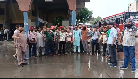 Punjab News: हड़ताल पर गए Punbus और PRTC कर्मियों का आया बयान, देखें वीडियो