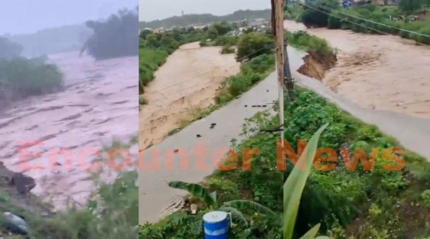 Punjab News: पानी के तेज बहाव से 20 फीट की सड़क रह गई 3 फीट, देखें Live