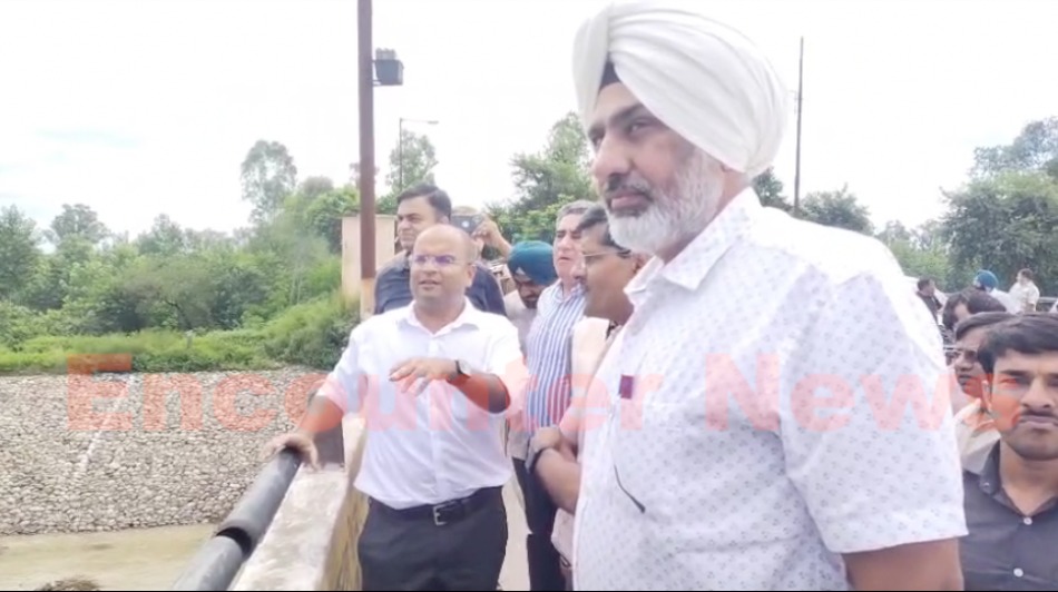 Punjab News: बाढ़ प्रभावित क्षेत्रों का सर्वेक्षण करने पहुंची केंद्रीय टीम, DC Uppal का आया बयान, देखें वीडियो