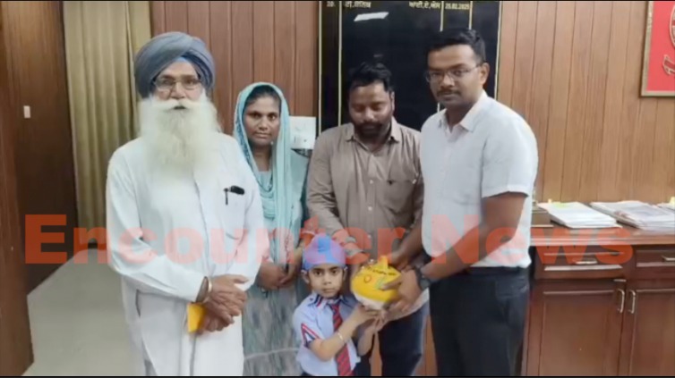 Punjab News: बाढ़ प्रभावितों की मदद के लिए आगे आया साढ़े 4 साल का हरगुन, देखें वीडियो