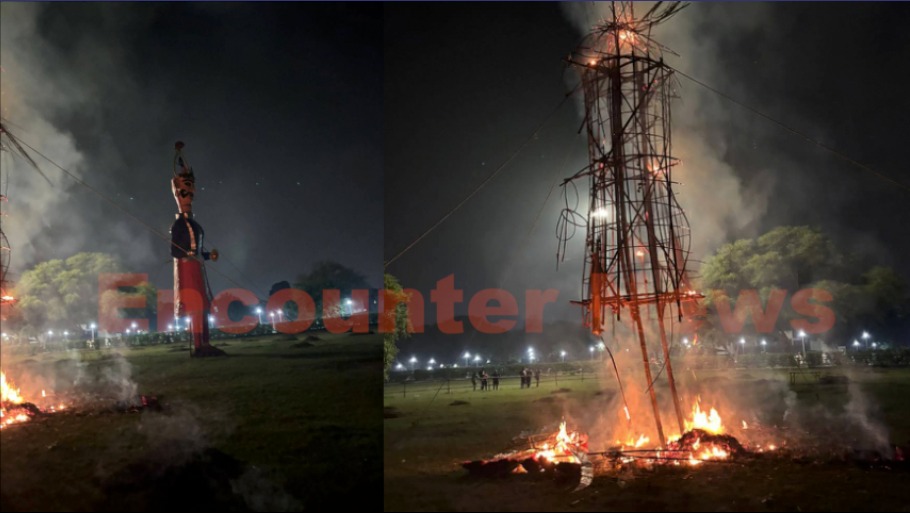 दशहरा पर्व से पहले ही शरारती तत्वों ने किया रावण दहन, मची अफरा-तफरी, देखें वीडियो