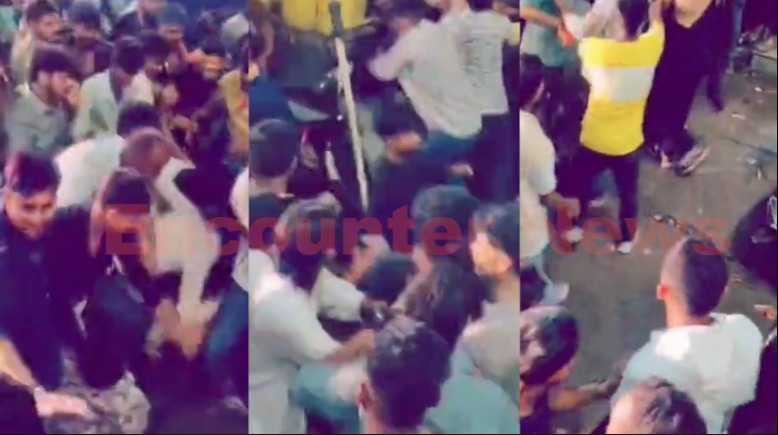 विसर्जन जुलूस में शरारती तत्वों ने की चाकूबाजी, 7 घायल, मची भगदड़, देखें वीडियो