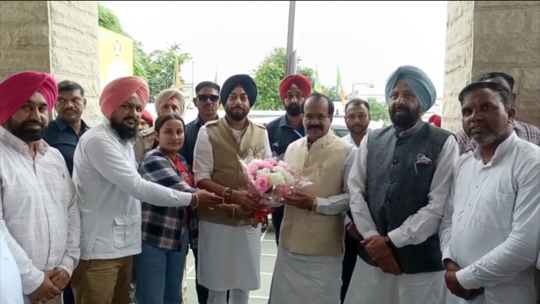 Punjab News: बाढ़ पीड़ितों के बीच पहुंचे केंद्रीय राज्य मंत्री George Kurian, मुआवजे को लेकर कही ये बात, देखें वीडियो
