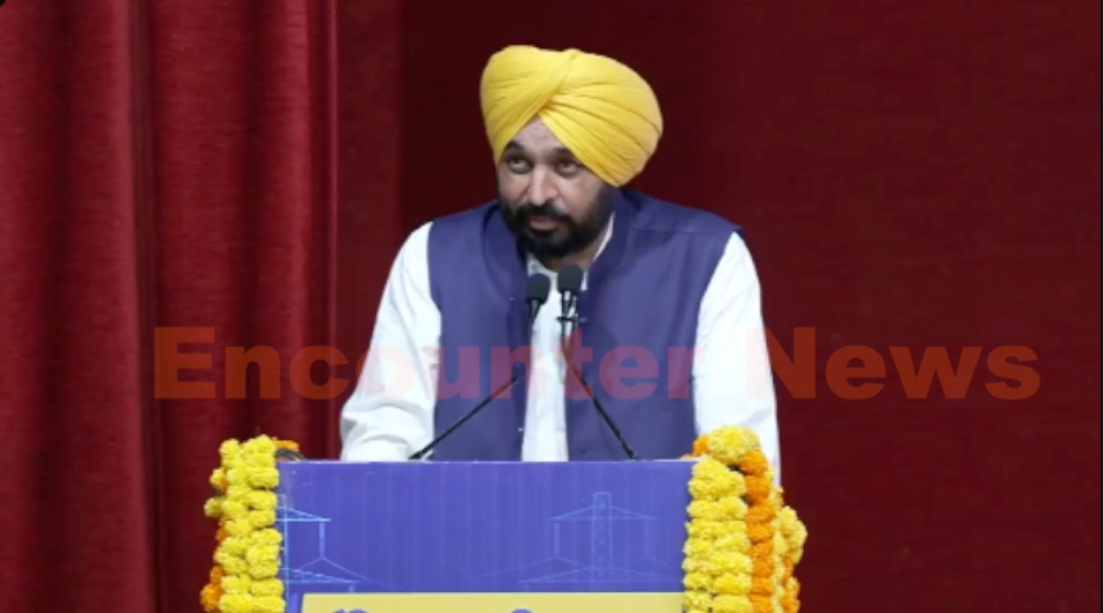 Jalandhar News: LPU पहुंचे CM मान-केजरीवाल, कैबिनेट मंत्री ने संजीव अरोड़ा बोले- आधे घंटे में होगी बिजली की शिकायत का हल, देखें Live