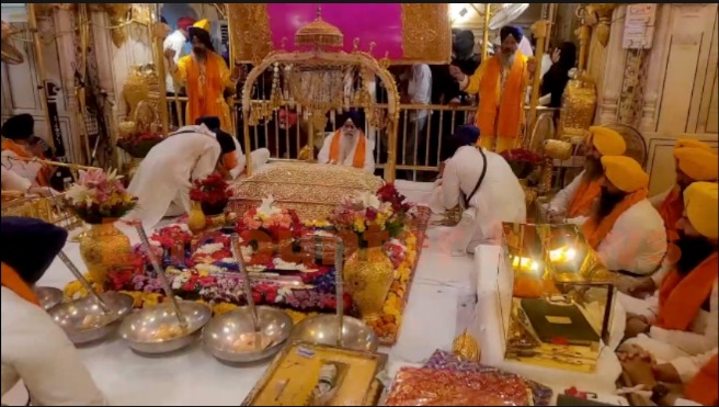 Punjab News: दरबार साहिब में सजा सुंदर जलो साहिब, श्रद्धालुओं ने किए अलौकिक दर्शन, देखें वीडियो