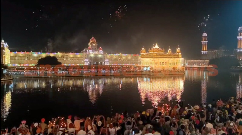 Punjab News: सचखंड श्री दरबार साहिब में संगत ने की दीपमाला, अलौकिक आतिशबाजी से बना भव्य नजारा, देखें वीडियो