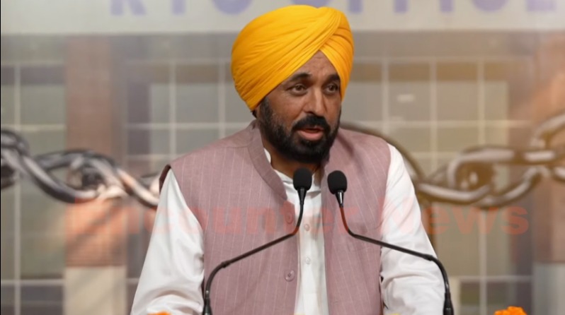 Punjab News: अब नहीं काटने पड़ेंगे RTO दफ्तर के चक्कर, फेसलेस सर्विस का सीएम मान और केजरीवाल ने किया उद्घाटन, देखें Live