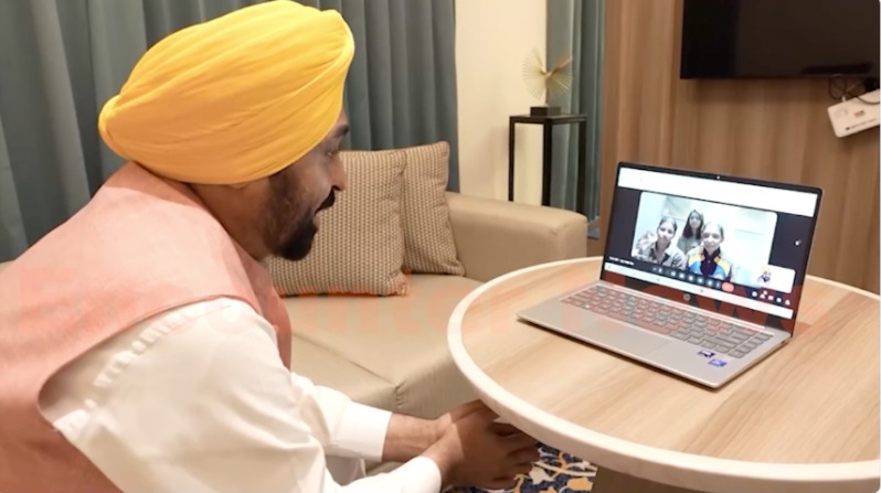 CM Bhagwant Mann ने की Punjab की World champion बेटियों से वीडियो काल, देखें Live