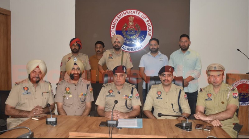 Jalandhar News: Vijay Jeweller लूट मामले में आरोपियों से सोना बरामद, पुलिस ने किया खुलासा, देखें वीडियो