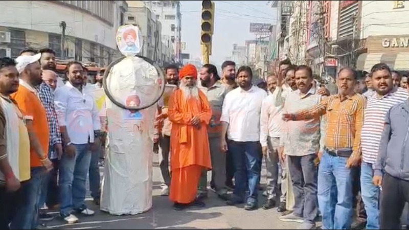 Jalandhar News: कांग्रेस प्रधान Raja Warring का निगम कर्मियों ने फूंका पुतला, देखें वीडियो