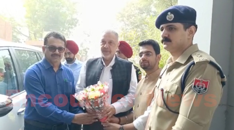 Punjab News: इस इलाके में पहुंचे सेहत मंत्री, सरकारी अस्पतालों को प्राइवेट करने को लेकर कही ये बात, देखें वीडियो
