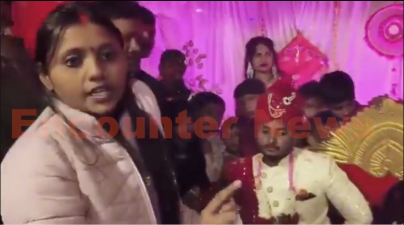 शादी के मंडप में जयमाला से पहले पुलिस लेकर पहुंची पहली पत्नी, हुआ हंगामा, देखें वीडियो