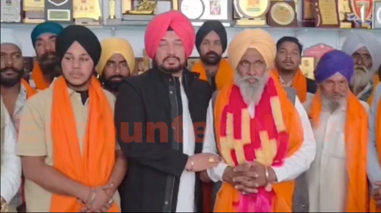 Punjab News: अकाली दल को झटका, पूर्व सरपंच सहित कई कार्यकर्ता आप में हुए शामिल, देखें वीडियो
