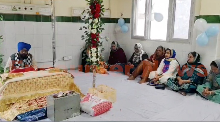 Jalandhar News: सिविल अस्पताल के ट्रॉमा सेंटर के 35 कॉट्रेक्ट कर्मी हुए पक्के, खुशी में रखा पाठ, देखें वीडियो