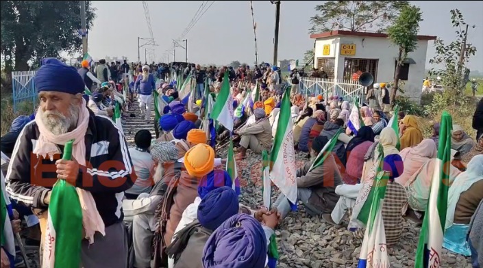 Punjab News: इन जगह पर किसानों ने किया रेलवे ट्रैक जाम, देखें वीडियो