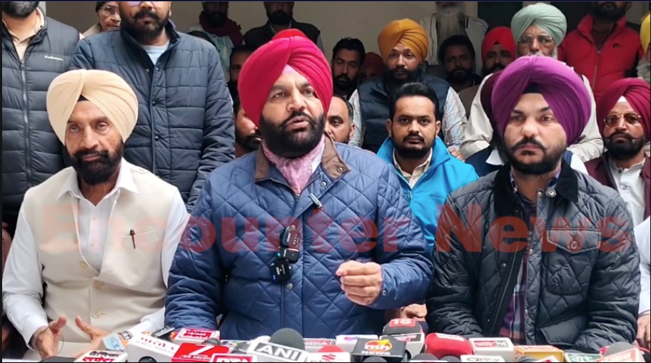 Punjab News: कांग्रेस नेता के घर में की गई तोड़फोड़, चलाई गोलियां, देखें वीडियो