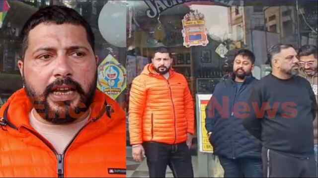 Jalandhar News: मेन चौक पर ठेकेदार पर नौजवानों ने किया हमला, जमकर बरसाई बोतलें, देखें वीडियो