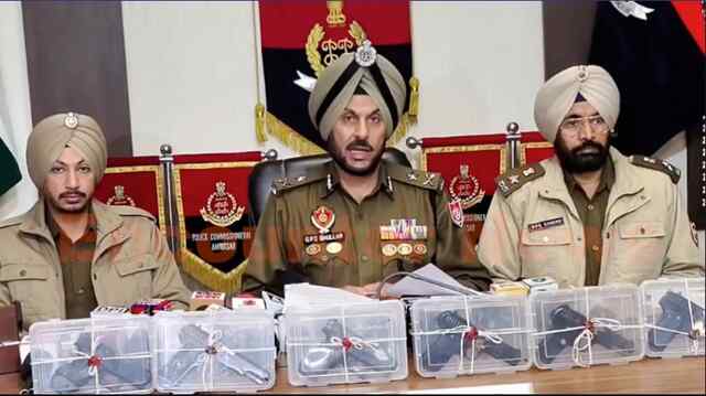 Punjab News: हथियारों की खेप सहित 2 आरोपी गिरफ्तार, देखें वीडियो