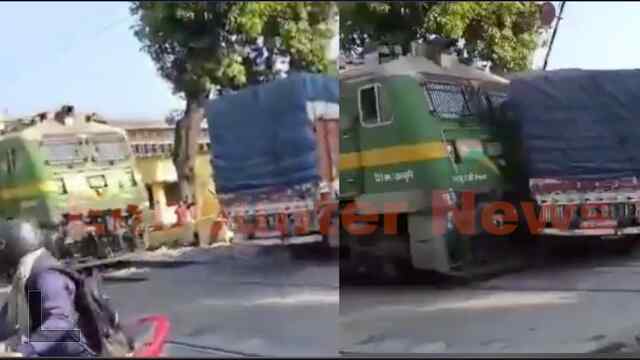 रेलवे फाटक पर ट्रेन ने ट्रक को मारी टक्कर, वाहन चालकों में मची चीख-पुकार, देखें वीडियो