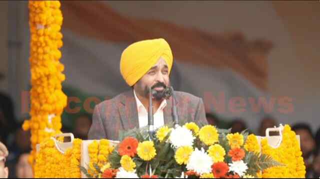 Jalandhar के पड़ोसी जिले में CM Mann ने फहराया तिरंगा, देखें Live