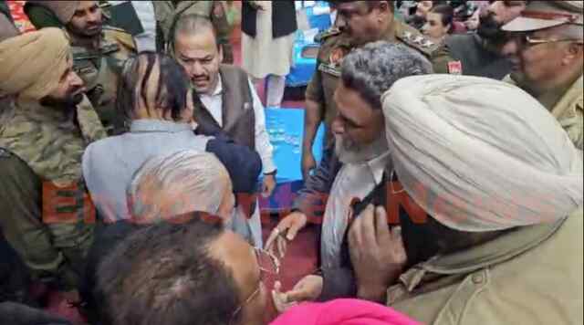Punjab News: नगर निगम की मीटिंग में हुआ भारी हंगामा, देखें वीडियो