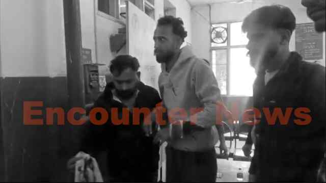 Punjab News: शादी समारोह में हुआ विवाद, चली किरपाणें, बाप-बेटा घायल, देखें वीडियो
