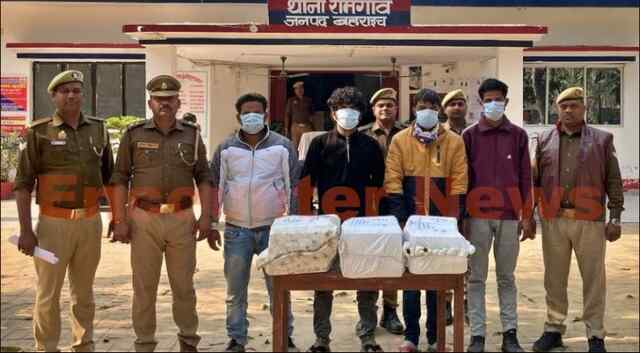 कबाड़ी को बेच दी स्कूल में आई बच्चों की किताबें, पुलिस ने की रेड, BSA के कर्मी बर्खास्त, देखें वीडियो