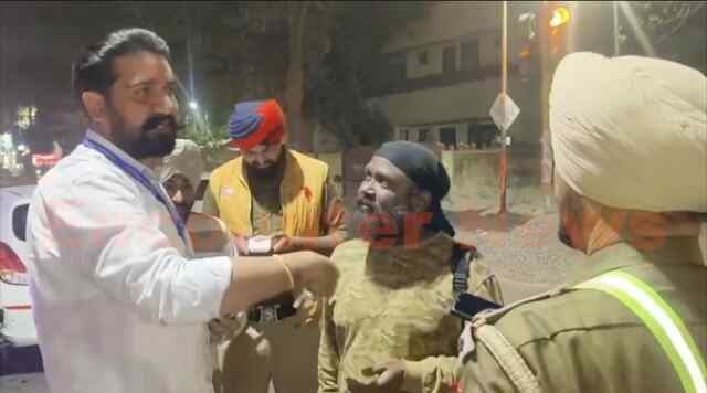 Jalandhar News: दोपहिया वाहन चालकों के खिलाफ पुलिस का एक्शन, काटे चालान, देखें वीडियो