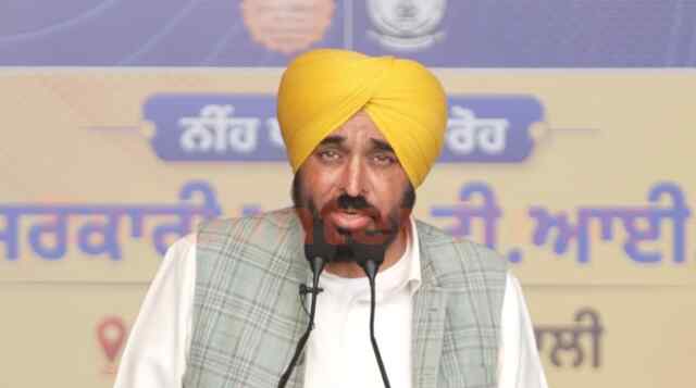 Punjab News: बादल परिवार पर बरसे CM Mann, पढ़ाई को लेकर उठाए सवाल, देखें Live