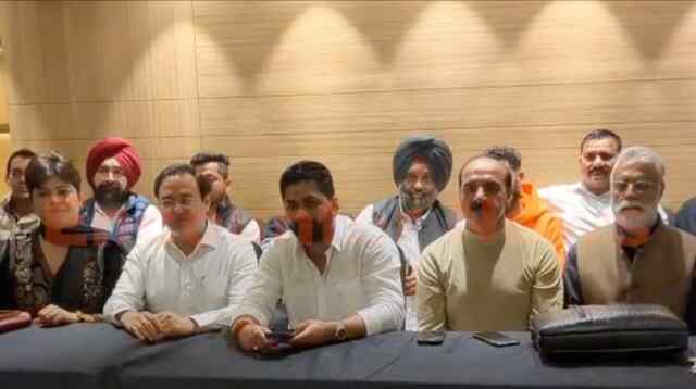 Punjab News: RSS चीफ मोहन भागवत के बाद वर्करों से मिलने पहुंचे Congress Secretary सूरज ठाकुर, देखें वीडियो