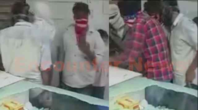 Phagwara Road पर Mobile Shop में घुसे हथियार बंद लुटेरे, लोगों ने किया शटर बंद, देखें वीडियो