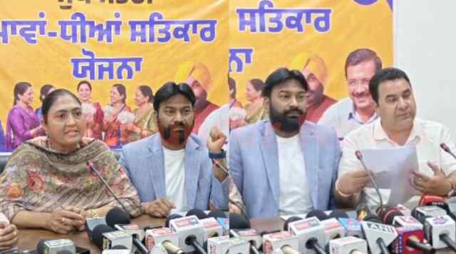 Jalandhar News: मावां-धीयां सत्कार योजना को लेकर AAP के जिला अध्यक्ष अमृतपाल और राजविंदर कौर का आया बयान, देखें Live